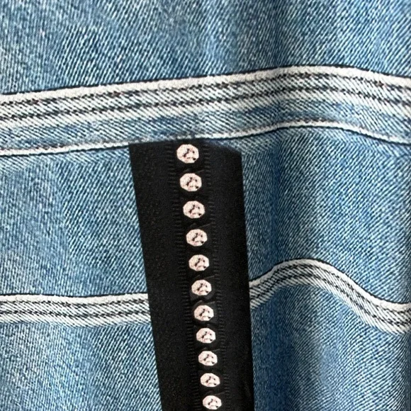 NWOT Super Fun Graphic Shirt! - Picture 7 of 9